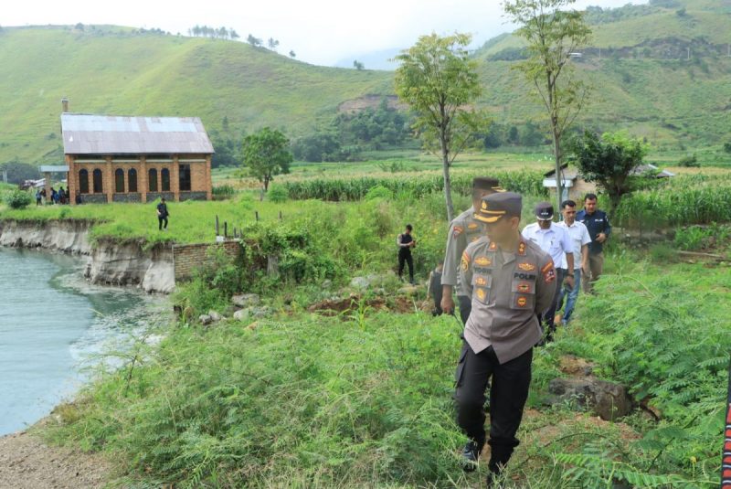 Wakil Ketua DPRD Samosir dan Kapolres Turun Langsung Meninjau Lokasi Longsor