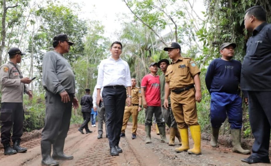 Bupati Ogan Ilir Tinjau Jembatan Putus Dan Jalan Alternatif Desa Lubuk Bandung Menuju Desa Tembedak
