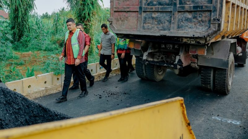 Temukan Pengaspalan Jalan Bunga Rampai III Dilakukan Asal-asalan, Bobby Nasution Minta Dikorek & Diaspal Ulang