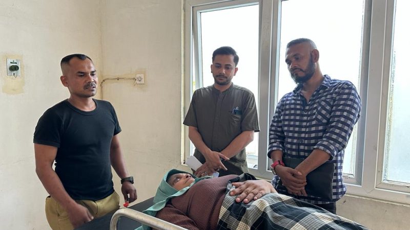 Terkendala Biaya Hidup di Rumah Sakit, Haji Uma Bantu Janda Korban Konflik