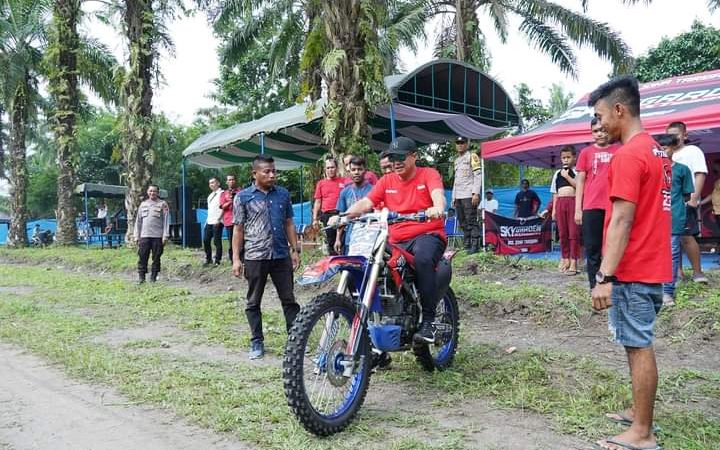 Zahir Buka Kompetisi Super Grasstrack Piala Bupati Batu Bara Cup 2023
