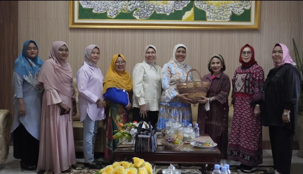 Ketua Dekranas Kab. Langkat Hj Endang Kurniasih Syah AfandinTerima Kunjungan Dekranas Pusat