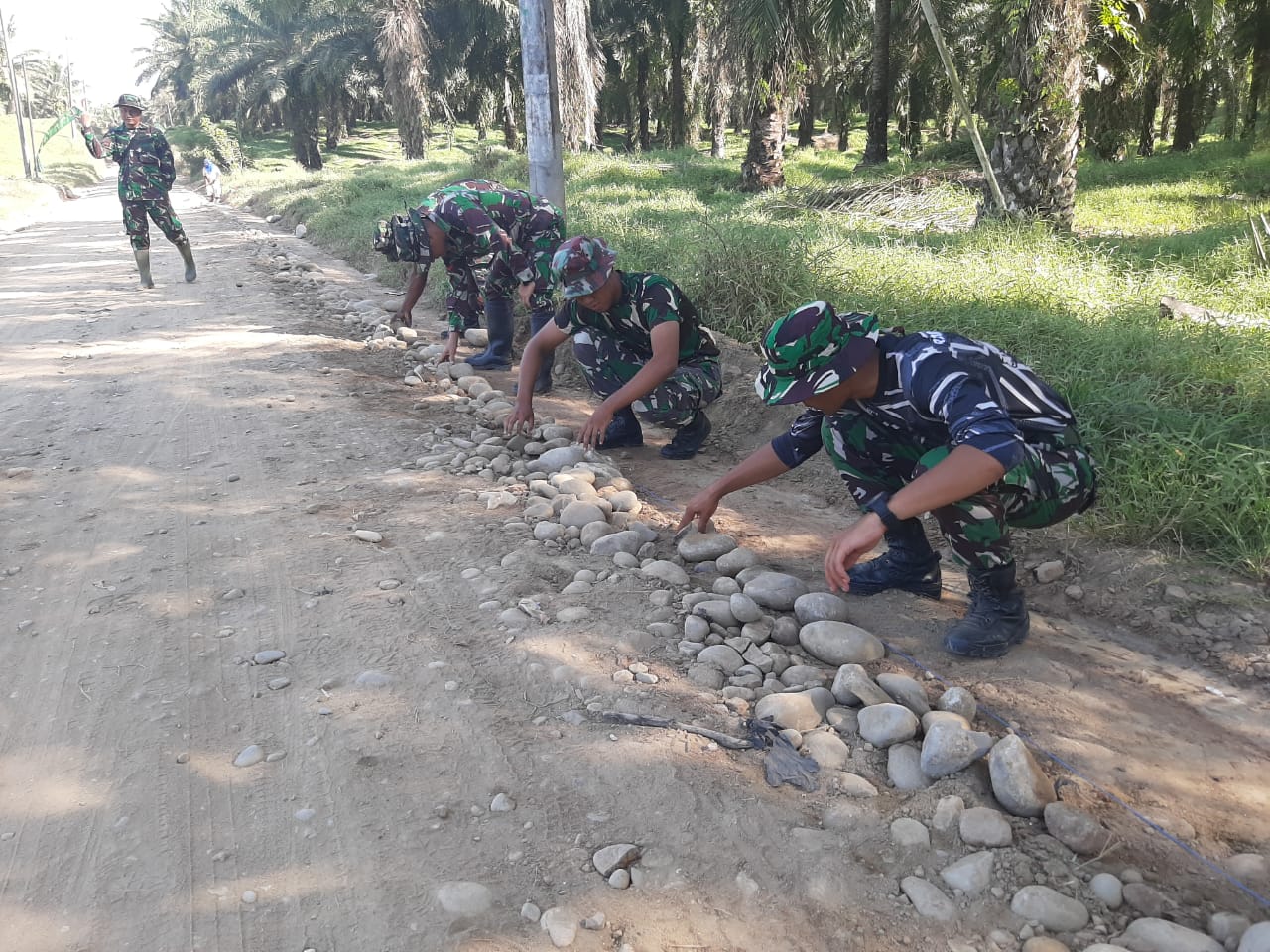 Satgas TMMD 116 Kodim Deliserdang Terus Mantapkan Perkerasan Jalan Sepanjang 6 Km