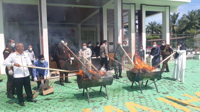 Kajari Subulussalam Musnahkan Barang Bukti Tindak Pidana Umum