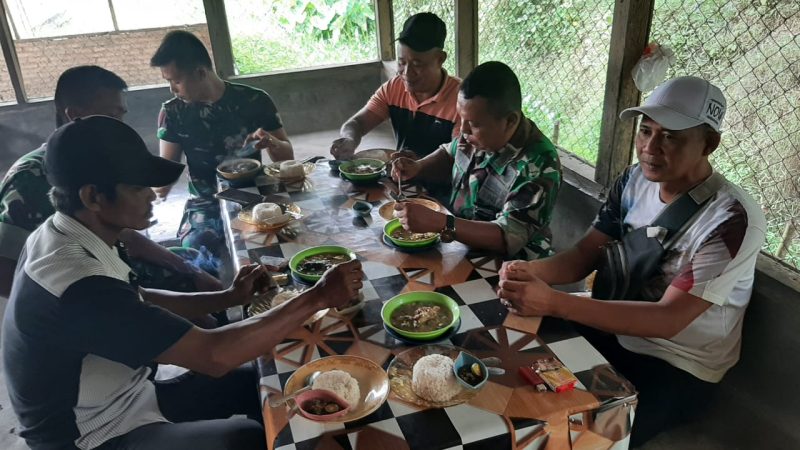 Jamu Warga Makan Siang, Cara Satgas TMMD 116 Kodim Deliserdang Eratkan Kemanunggalan TNI-Rakyat