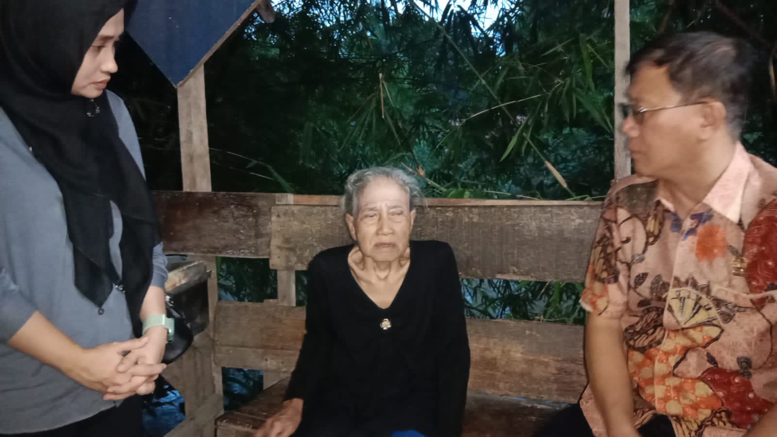 Hasyim Kunjungi Kondisi Nek Sarti yang Ditelantarkan Keluarga dan Tinggal Digubuk Pinggiran Sungai Denai