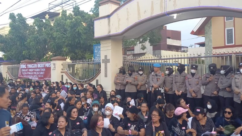 Mengenang Tragedi Angkut Paksa Jemaat HKBP Pabrik Tenun “Tolong Oppung Ephorus, Jangan Biarkan HKBP Pabrik Tenun Luluh Lantak”