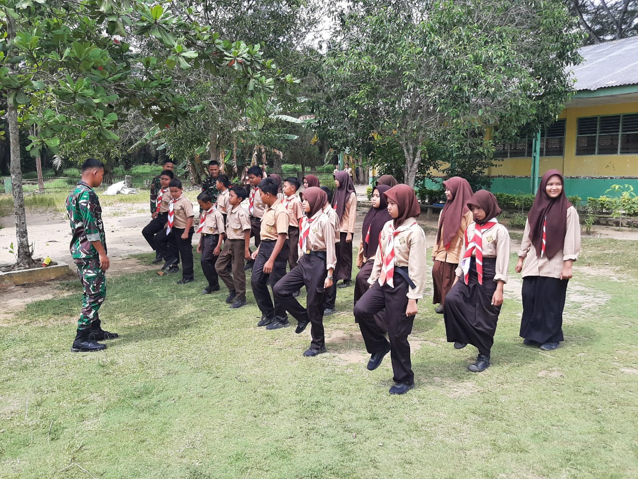 Bentuk Watak dan Patriotisme, Satgas TMMD 116 Kodim Deliserdang Gelar Latihan PBB di SMPN 2 Sei Rampah
