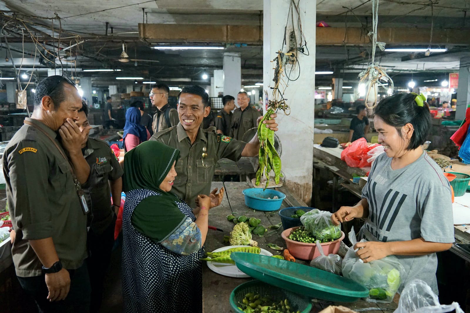 Tumbuhkan Kesadaran Jaga Kebersihan, Dirut PUD Sosialisasi dan Edukasi ke Pedagang
