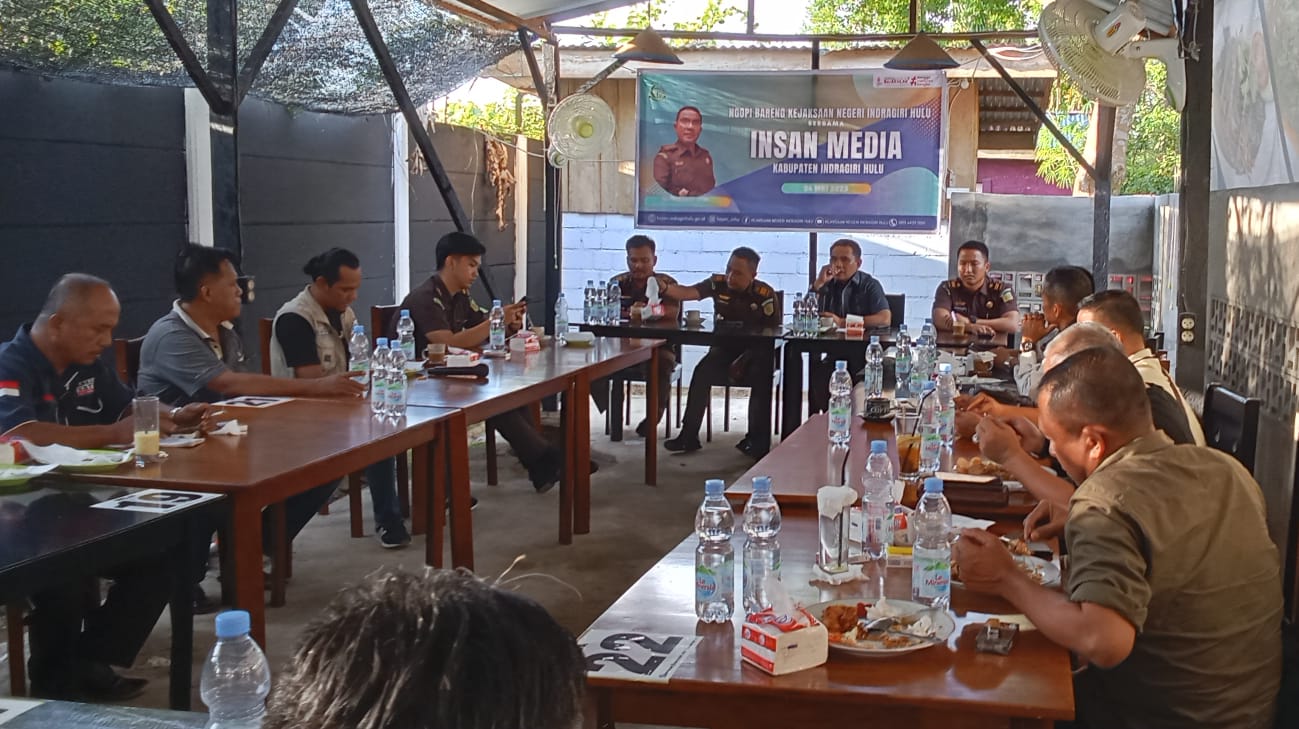PLT Kepala Kejaksaan Negeri Inhu Ngopi Bareng Wartawan  Bahas ” Program Jaga ZAPIN “