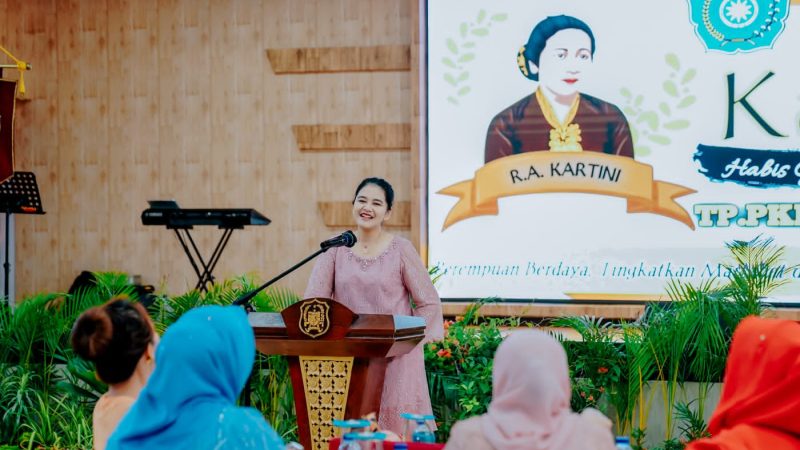 Di Peringatan Hari Kartini, Ny Kahiyang Ayu Apresiasi Semangat Seluruh Kader PKK 