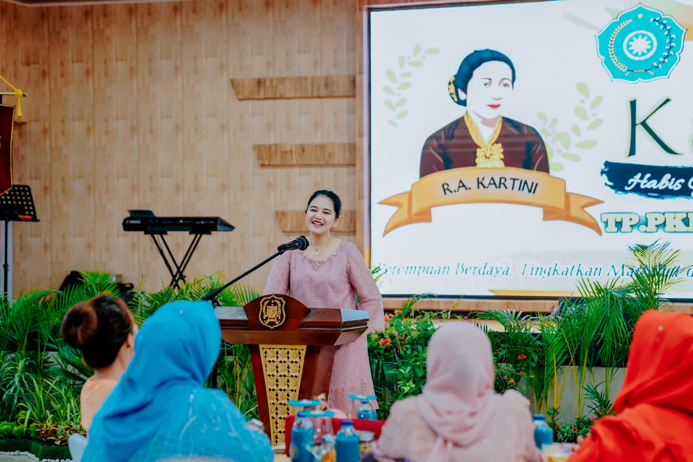 Di Peringatan Hari Kartini, Ny Kahiyang Ayu Apresiasi Semangat Seluruh Kader PKK 
