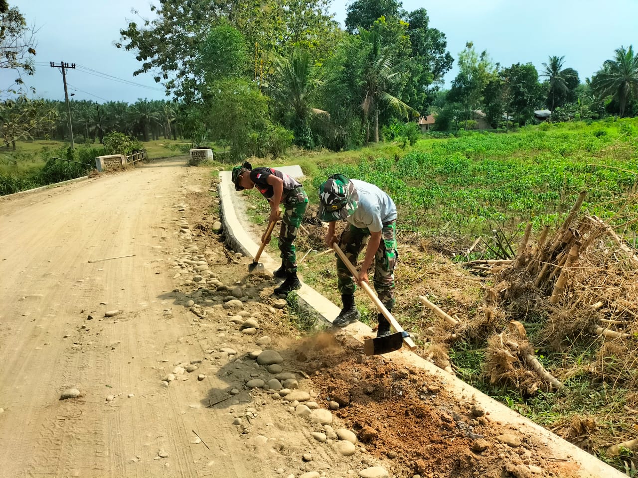 Sebelum Rampung, Satgas TMMD Kodim Deliserdang Terus Mantapkan Konstruksi Tembok Penahan Tanah