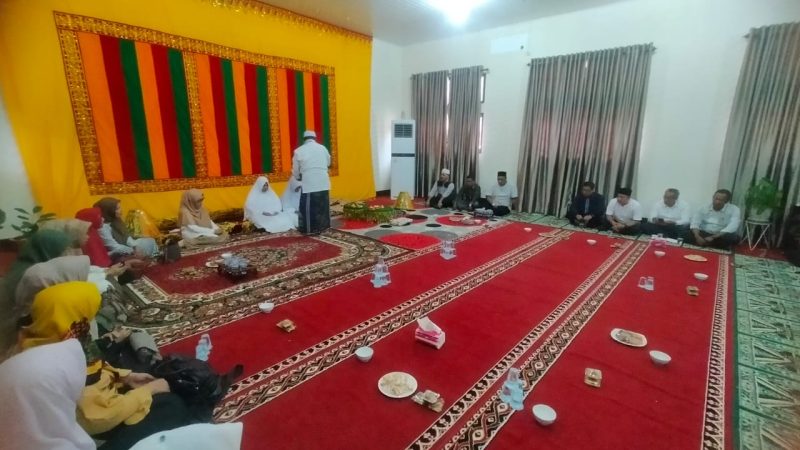 Peusijuk Jamaah Haji Dalam Lingkup Cabang Dinas Pendidikan di SMAN 1 Idi