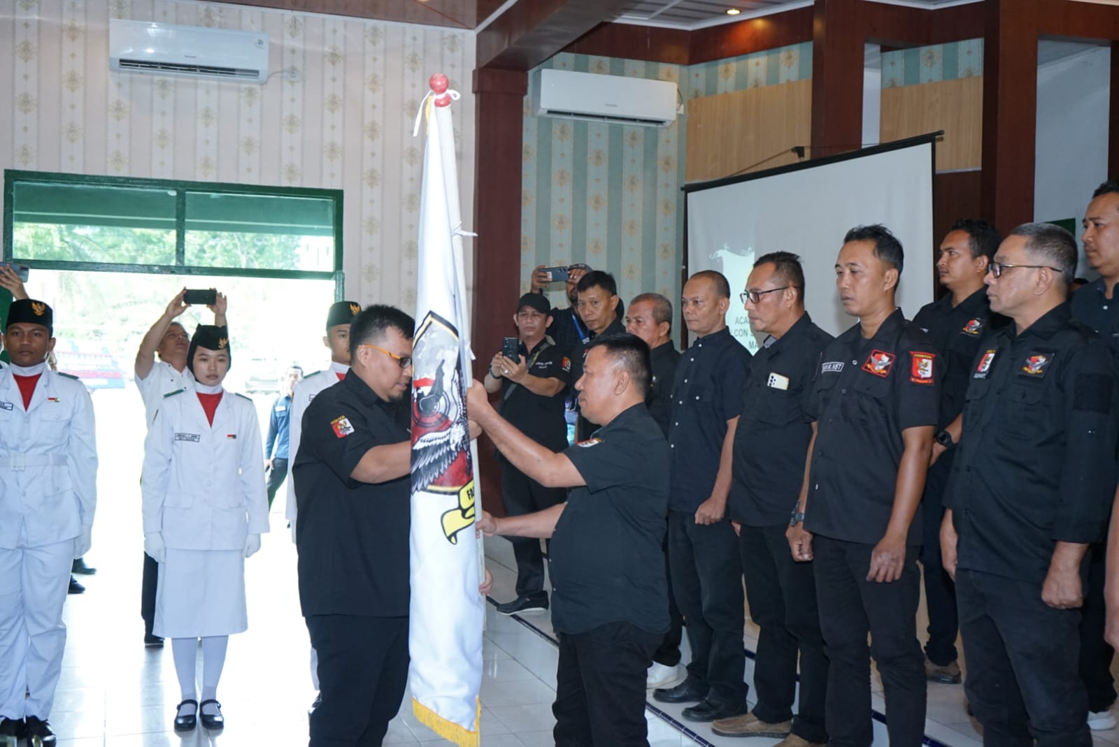Bupati Asahan Ikuti Pelantikan FSC Asahan