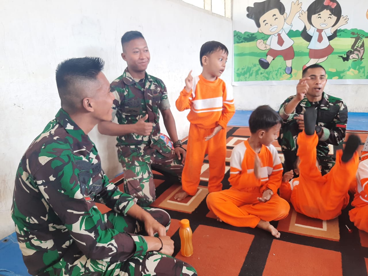 Sejak Usia Dini, Satgas TMMD Kodim Deliserdang Kenalkan Profesi TNI ke Anak PAUD