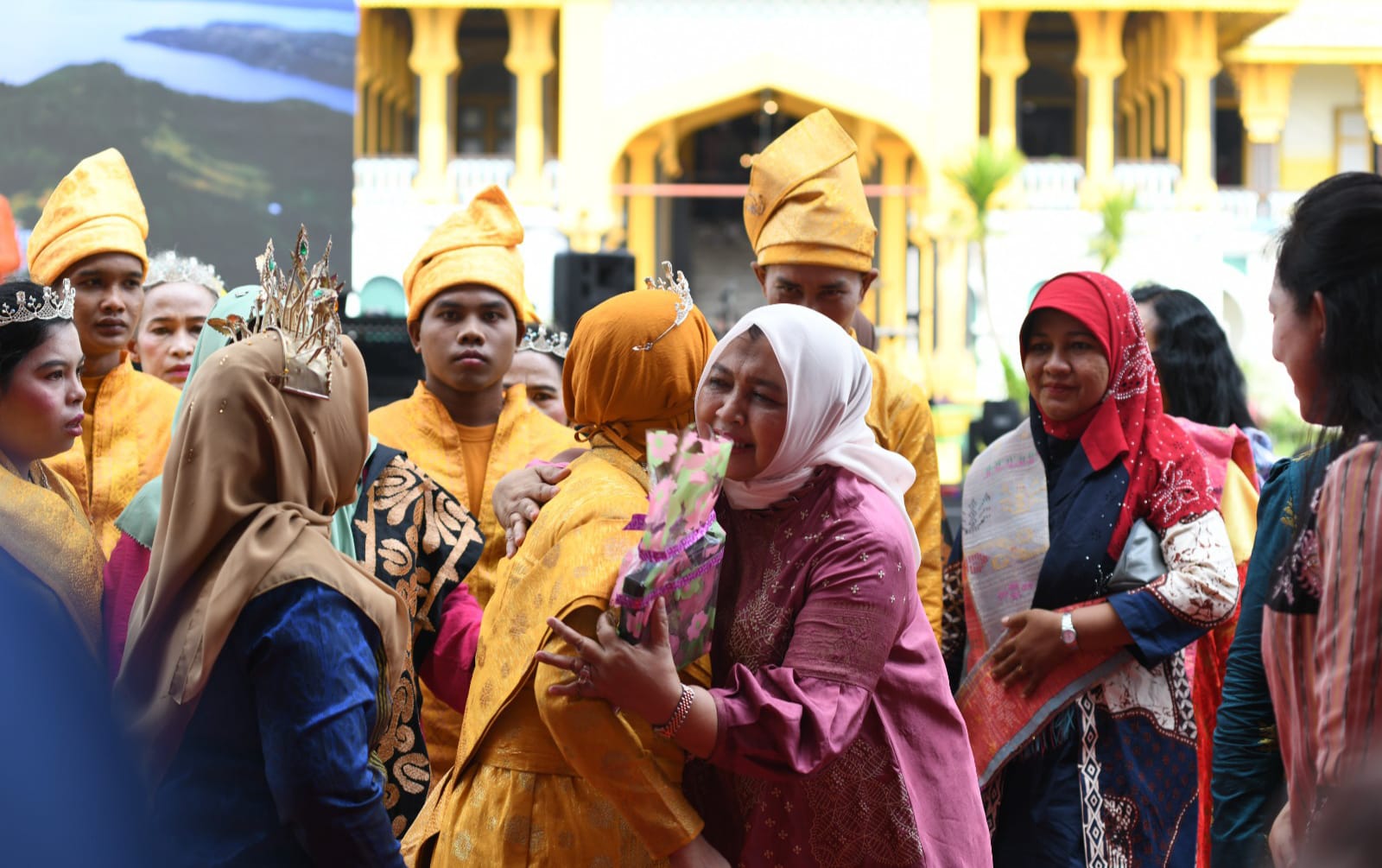 Nawal Lubis Terharu Saksikan Atraksi Pasien Psiko Sosial RSJ Prof Ildrem di Pekan Inovasi dan Investasi Provinsi 2023