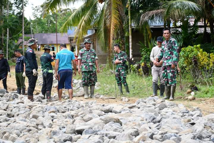 Dandim 0213/Nias Monitoring Lokasi Pekerjaan TMMD Di Kecamatan Moro’o Nias Barat