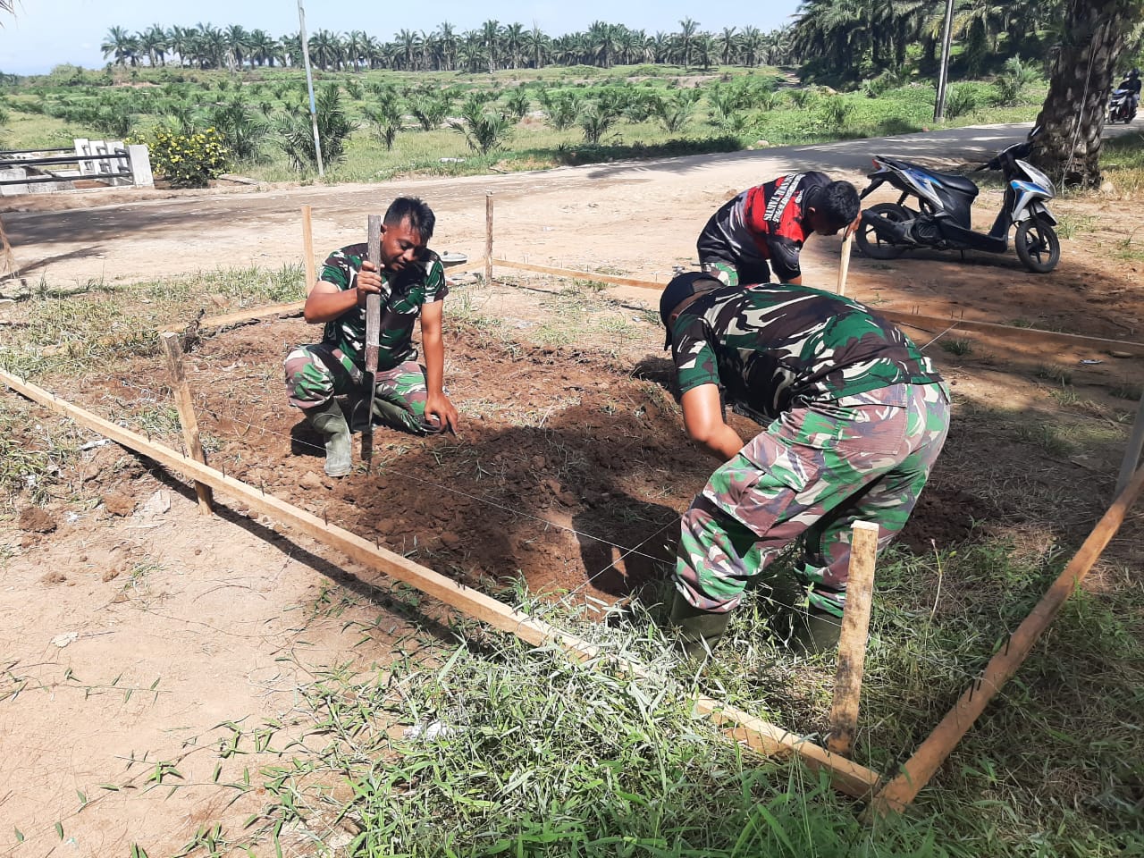 Satgas Kodim Deliserdang Mulai Bangun Tugu Prasasti TMMD Ke-116 di Desa Pergulaan