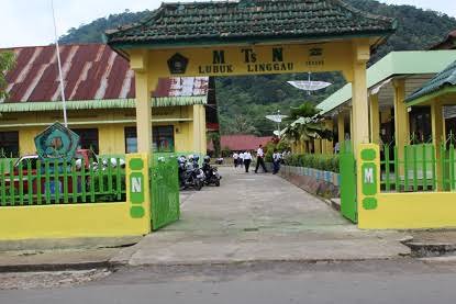 Mengejutkan Penerimaan Siswa Baru MTS Negeri Lubuk Linggau Dipunggut Biaya untuk Membeli Bangku Sekolah
