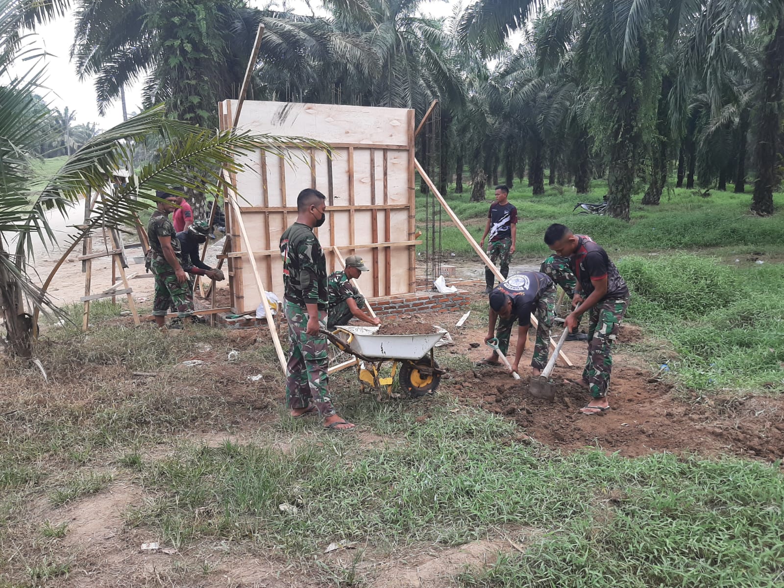 Tinggal 6 Hari, Satgas Kodim Deliserdang Kebut Pembangunan Tugu TMMD Ke-116