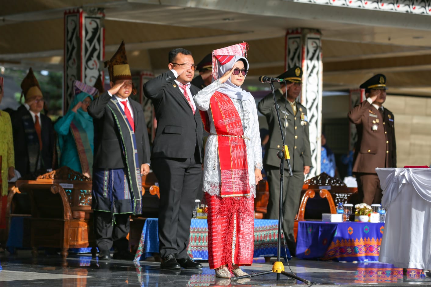 Pimpin Upacara Hari Lahir Pancasila, dr Susanti Kenakan Pakaian Adat Simalungun