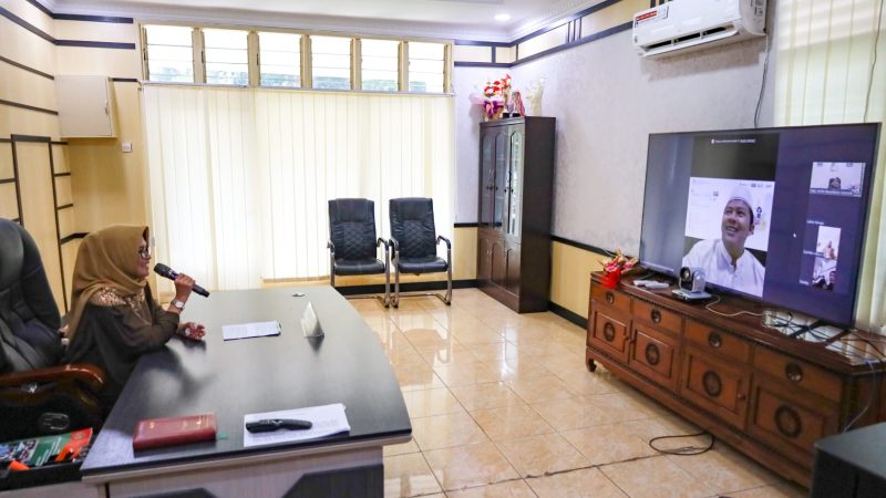 Dr Susanti Sapa Jamaah Haji di Mekkah Melalui Video Conference Call