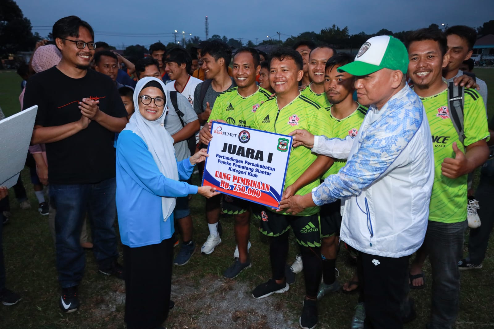 Pertandingan Persahabatan PS Pemko Pematang Siantar Berakhir, dr Susanti Sampaikan Komitmen Agendakan Kegiatan Serupa