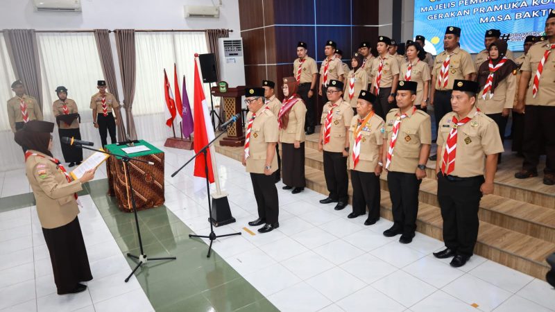 dr Susanti Selaku Ketua Mapicab Lantik Erizal Ginting sebagai Ketua Kwarcab Gerakan Pramuka Pematang Siantar