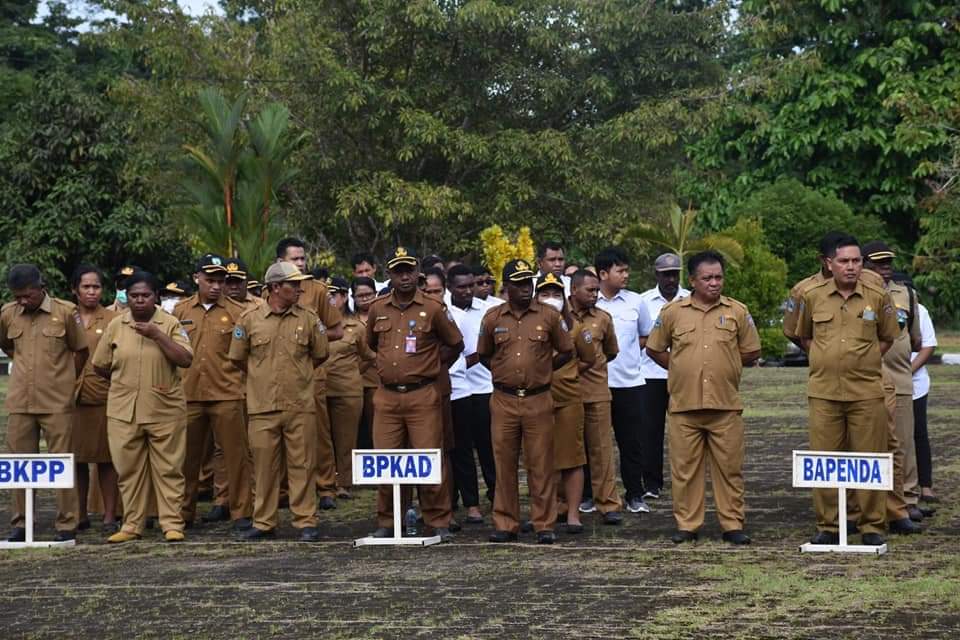 Bupati dan Wakil Bupati Teluk Bintuni Hadiri Apel Pagi 