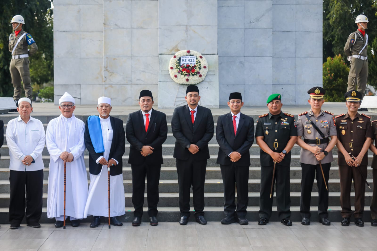 Pimpin Ziarah Ke TMP Jelang HUT Kota Medan ke -433, Ini Pesan Bobby Nasution