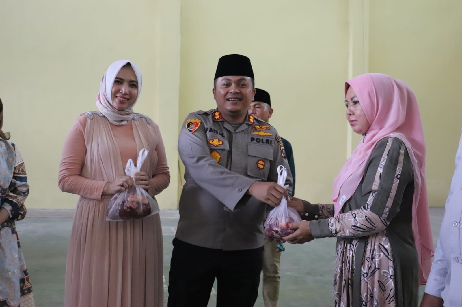 Idul Adha 1444 H,2022 M Polres Langkat Polda Sumut Sembelih 16 Ekor Hewan Qurban
