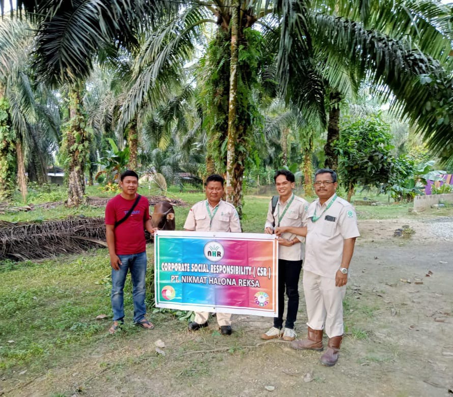Bentuk Kepedulian, PKS PT NHR Serahkan Bantuan Hewan Qurban Untuk Masyarakat