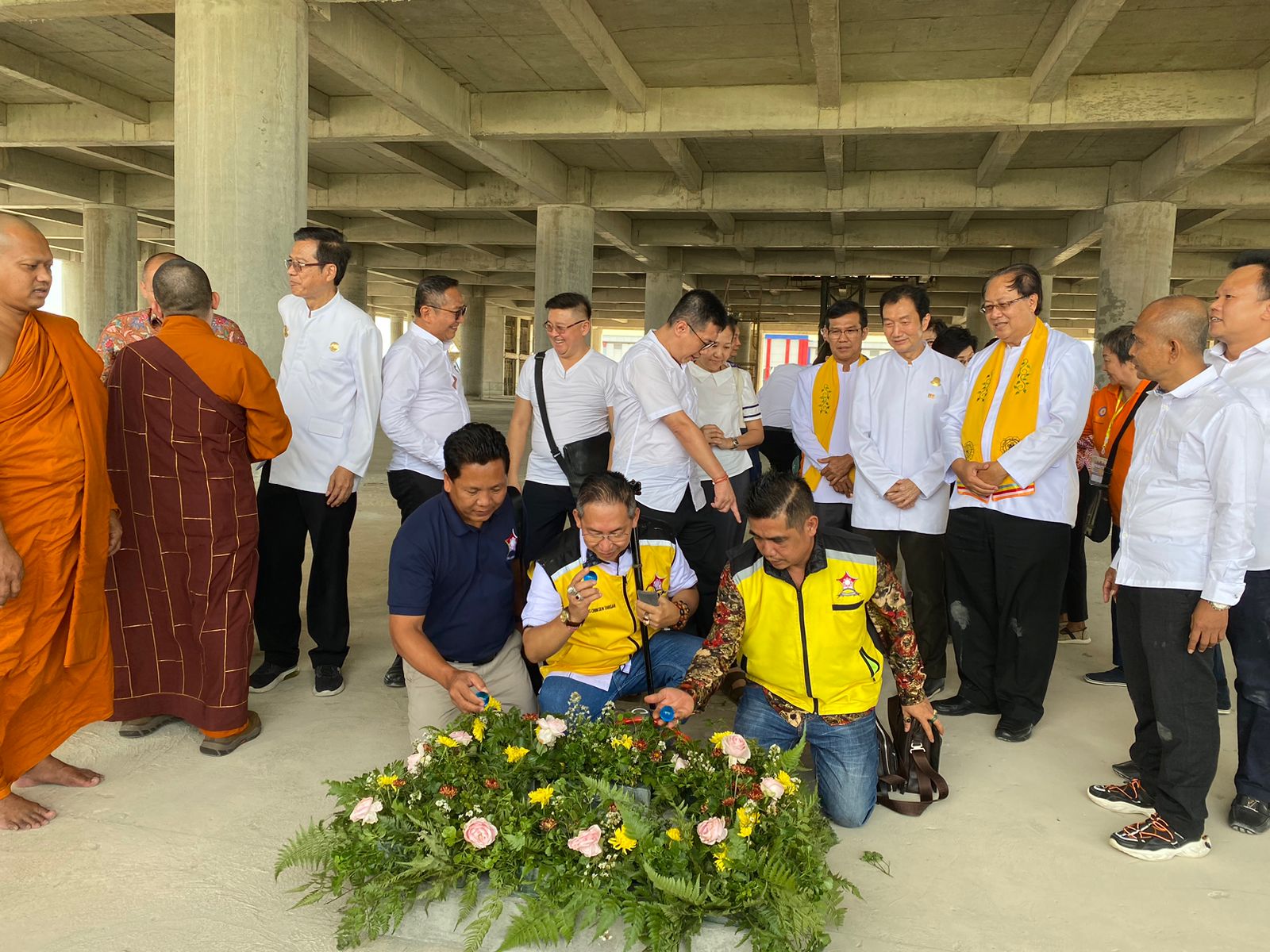 Ketua Permabudhi Sumut Hadiri Acara Waisak Prasadha Jinadhammo Sekaligus Peletakan dan Pengecoran Batu Crystal