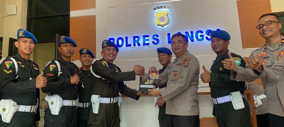 Dihari Bhayangkara Ke–77, Dansubdenpom IM /1-2 Beri Surprise Kepada Kapolres Langsa