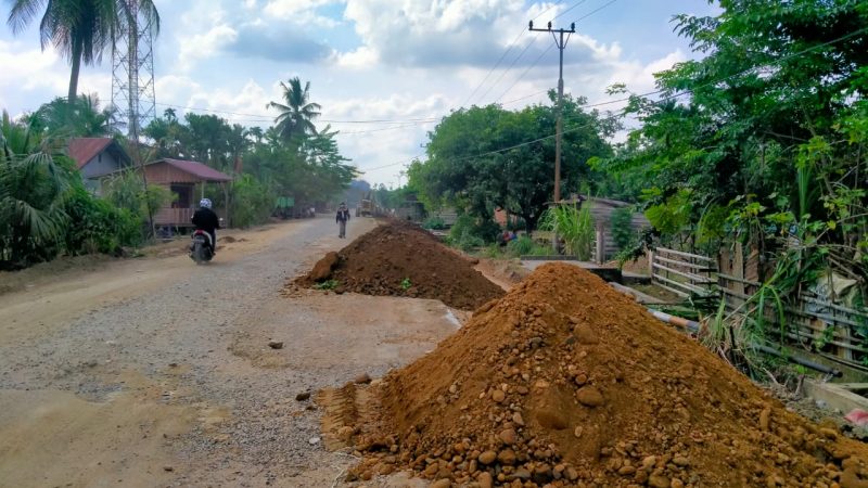 PT Kuta Raja Aceh Utara Diduga Kerjakan Proyek Jalan Tanpa Plang