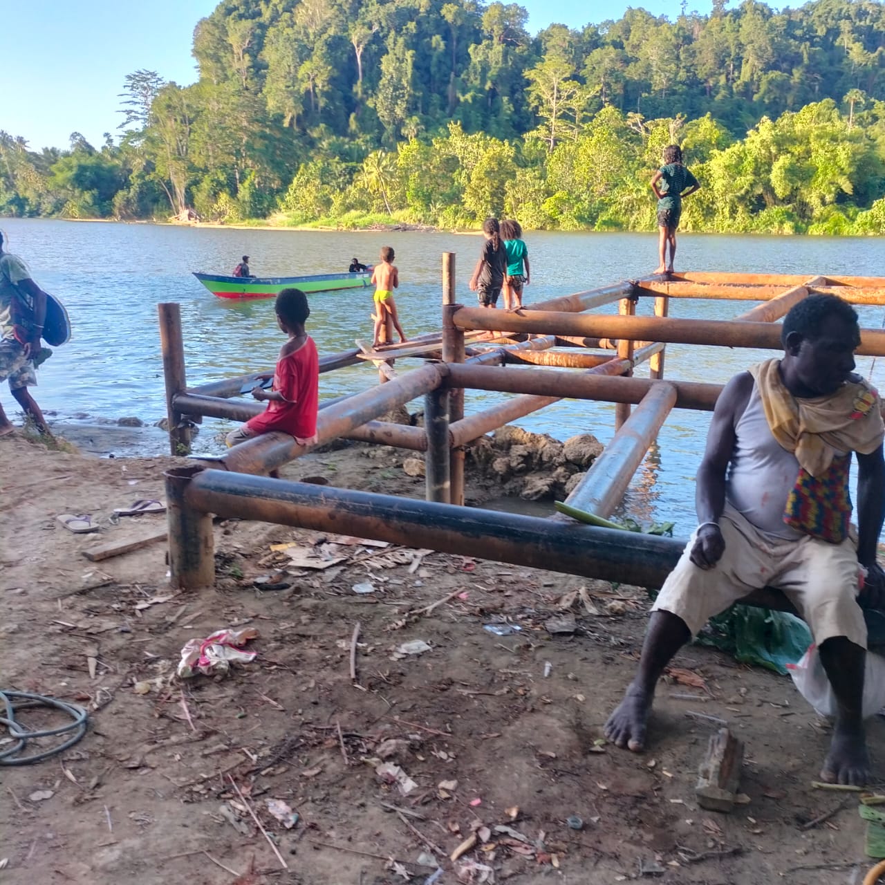 Proyek Tambatan Perahu Didistrik  Kwor Terbengkalai, Dinas Perhubungan Belum Mencairkan Anggaran Tahap Pertama