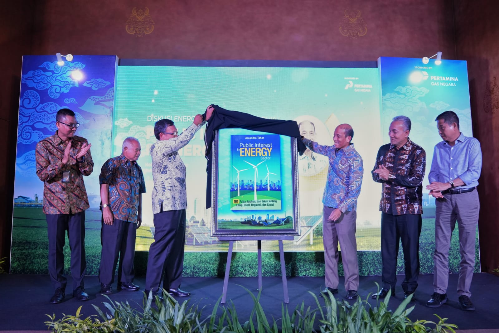 Arcandra Tahar Terbitkan Buku “Public Interest in Energy Sector”