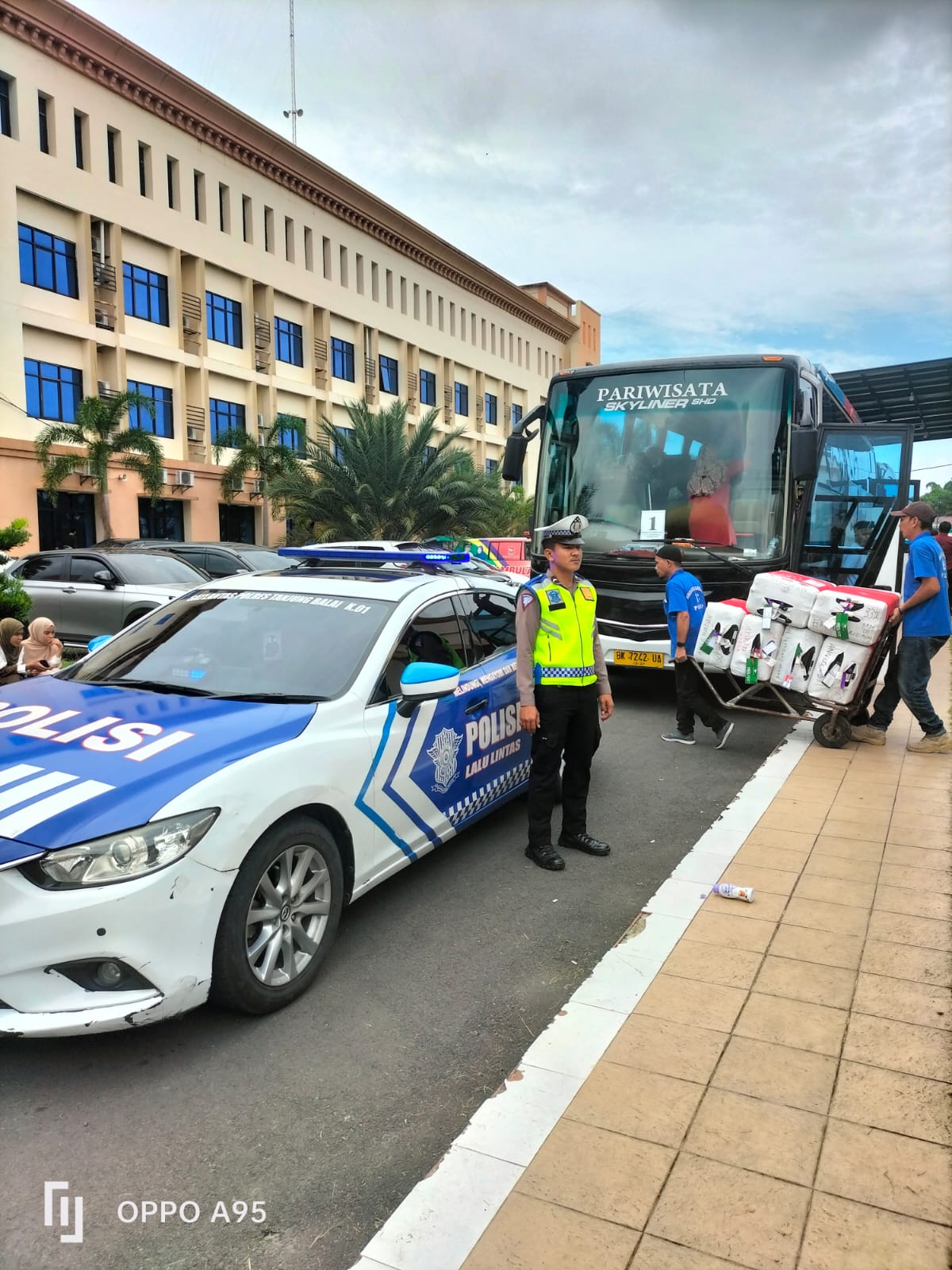 Satlantas Polres Tanjungbalai Kawal Rombongan Jemaah Haji Kota Tanjung Balai