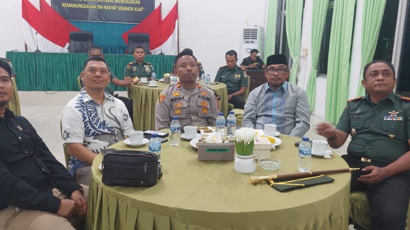 Kapolsek Langsa Barat Nobar Bersama Dandim 0104/Atim Dalam Acara Pemberian Apresiasi KASAD AWARD Kepada Media TA. 2023