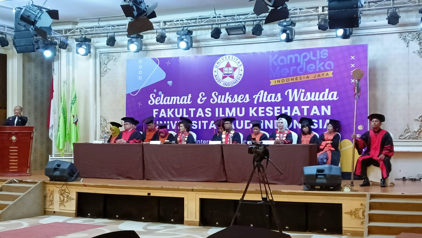 Acara Ratusan Wisudawan Fak Ilmu Kesehatan Universitas Audi Indonesia Berjalan Sukses di Regale ICC