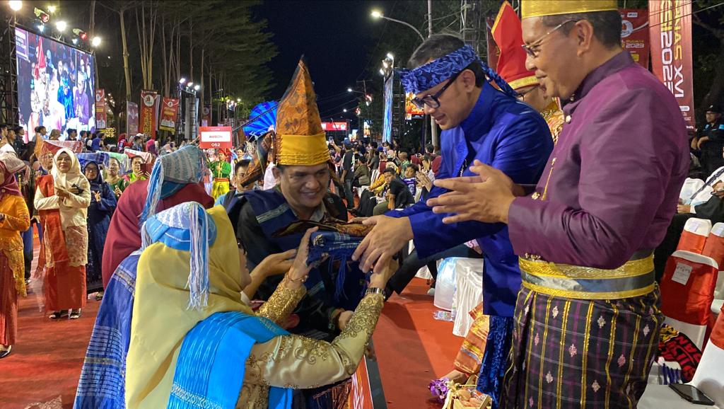 Wali Kota Pematang Siantar Ikuti Acara Karnaval dan Pawai Budaya di Kawasan Anjungan Pantai Losari Makassar
