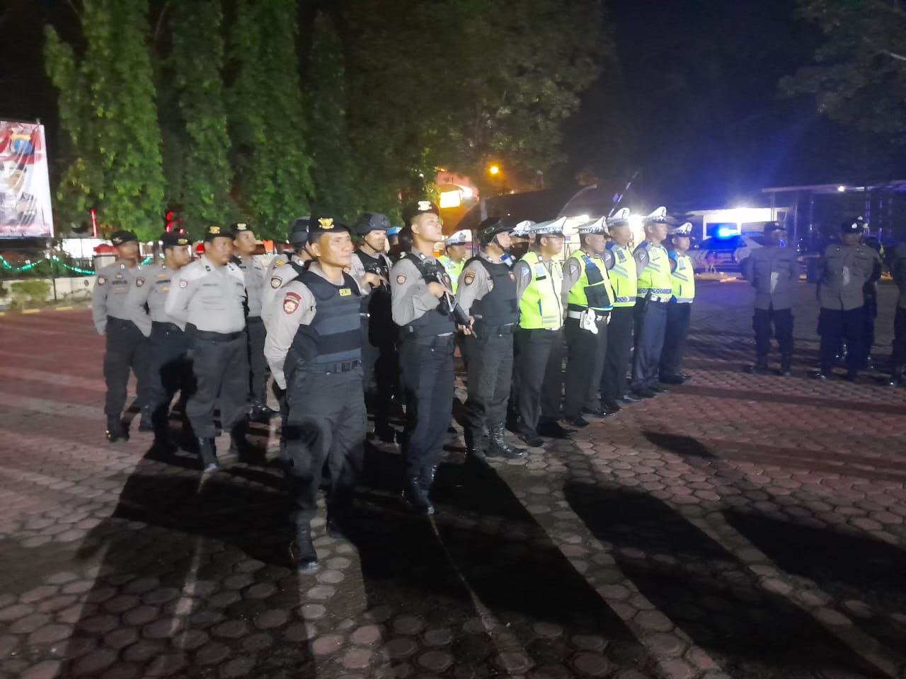 Antisipasi Begal, Geng Motor, Balap Liar, Bajing Loncat, Premanisme,TP 3C ,164 Personil Polres Langkat Patroli Blue Light