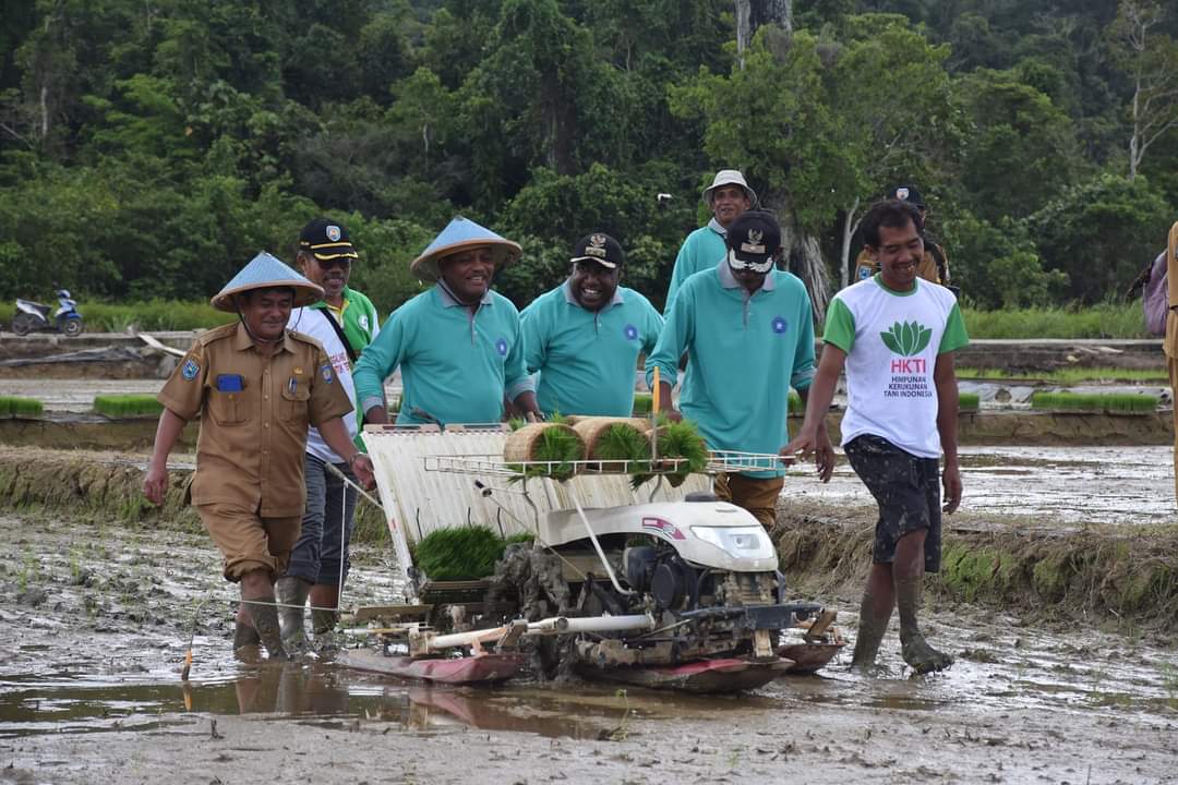 PKK Menanam, Selamatkan Pohon Selamatkan Bumi