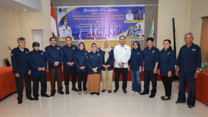 Wali Kota Pematang Siantar dr Susanti Dewayani SpA Tutup Konferensi PWI Kota Pematang Siantar