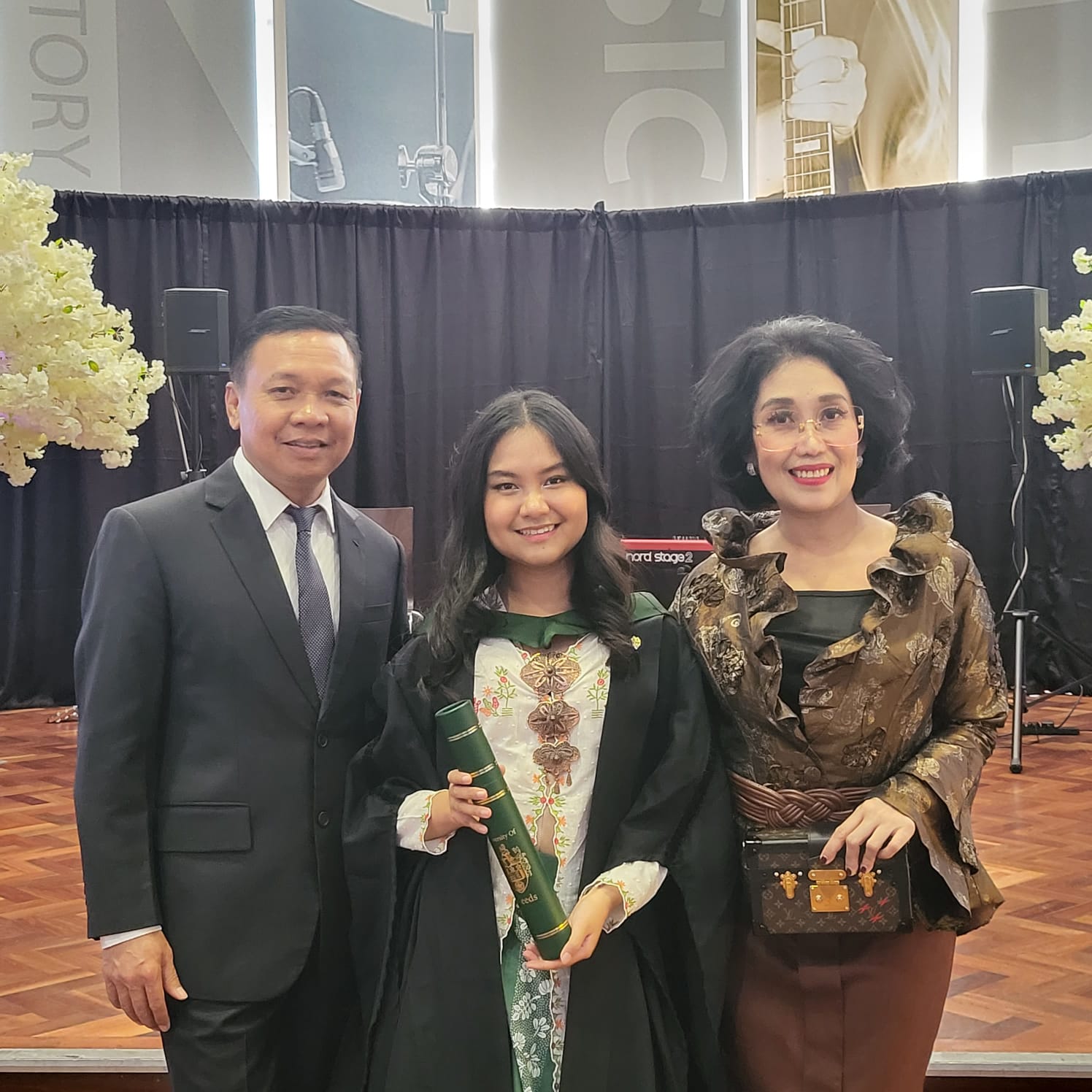 Luar Biasa, Putri Kombes (Purn) Robin Simatupang Raih Nilai Terbaik di Leeds University Inggris