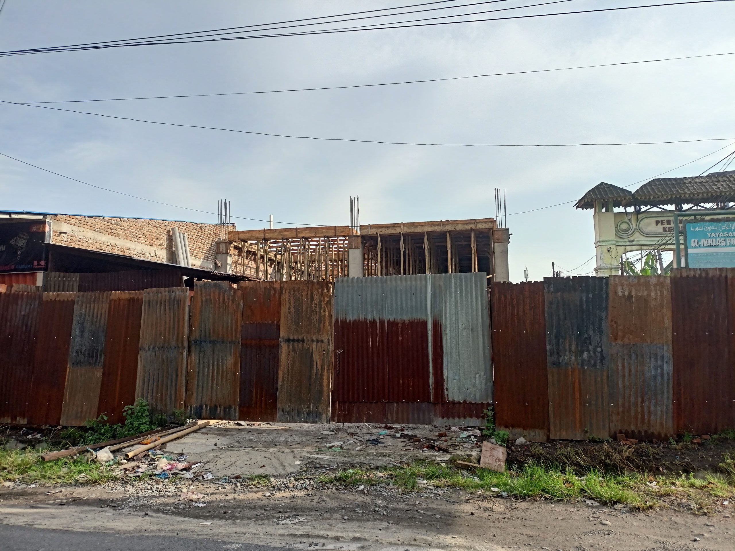 Bangunan Ruko di Jalan Pembangunan Simpang Jalan Sejahtera Berdiri Tanpa PBG