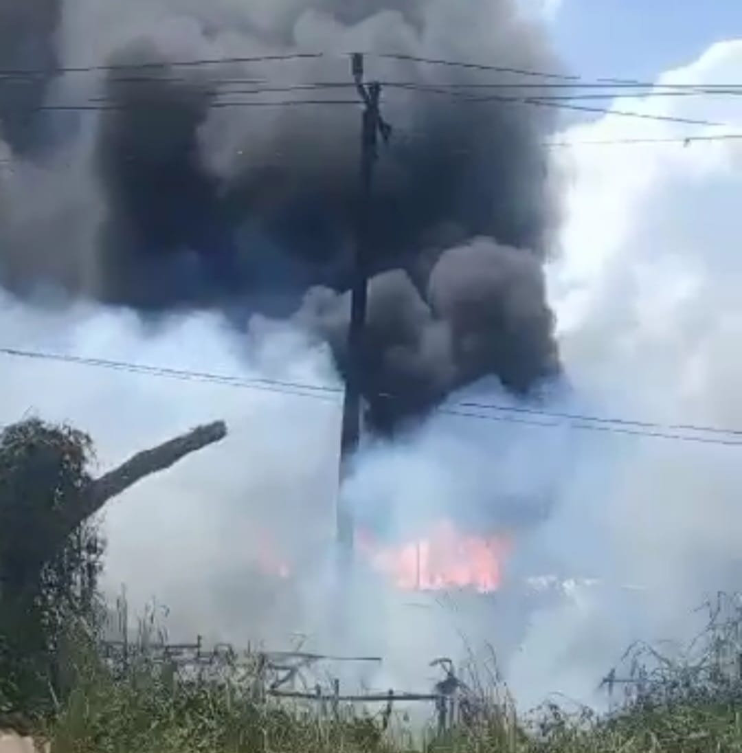 Diduga Tempat Penimbunan BBM Ilegal Di Jalan Lingkar Selatan Desa Ibul Besar II Terbakar
