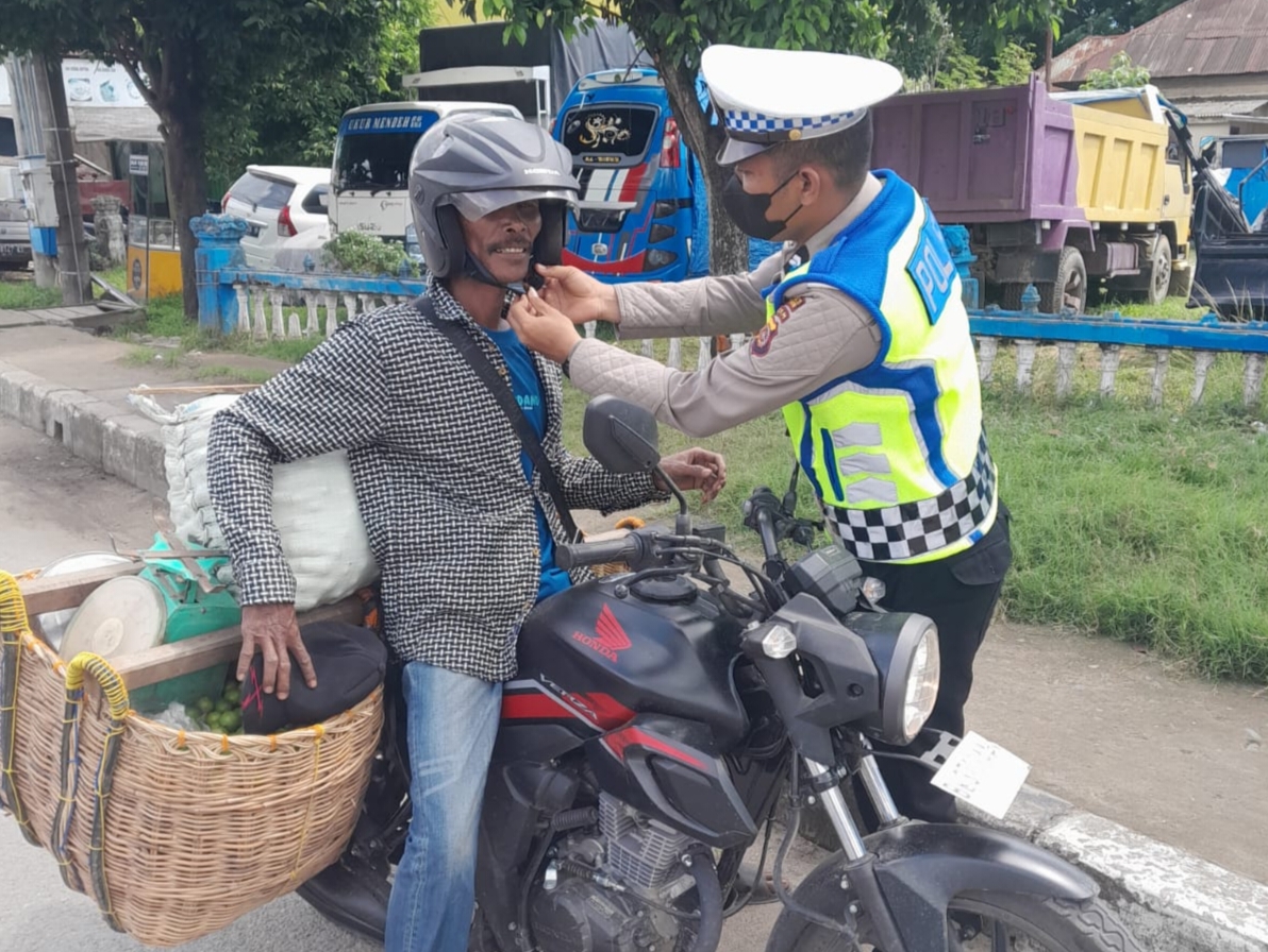 Satlantas Polres Aceh Timur Rajia Rutin Pengendara Motor Tidak Memakai Helm