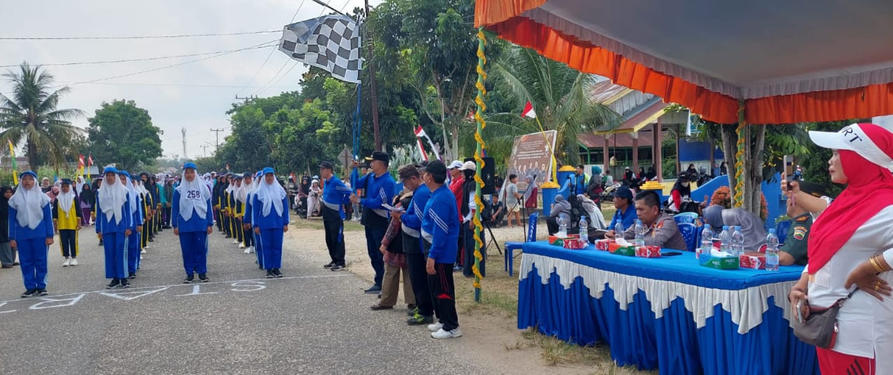 Dilepas  Camat, 83 Regu Pelajar Rengat Barat Inhu Riau Gerak Jalan Sambut HUT ke 78 RI Tahun 2023